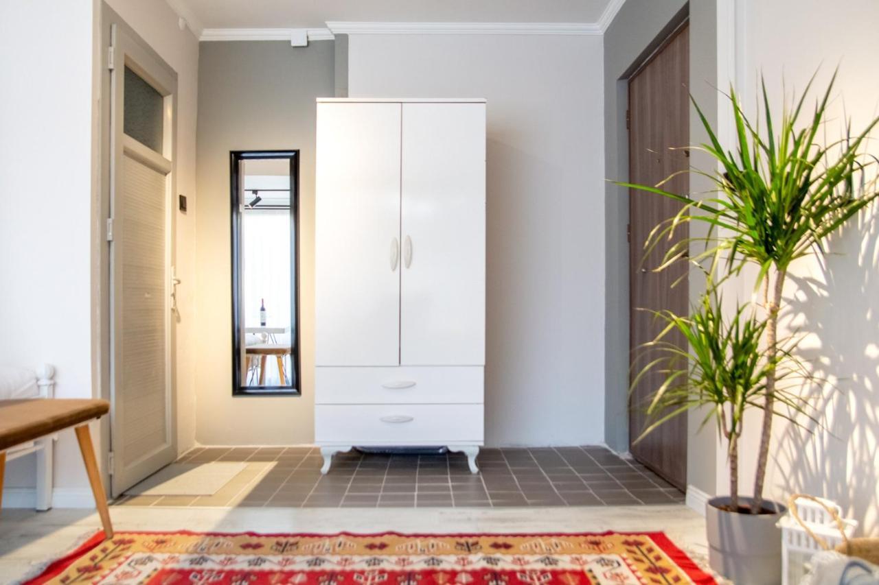 Apartamento Invigorating Studio Flat Near Kordon In Alsancak Esmirna Exterior foto